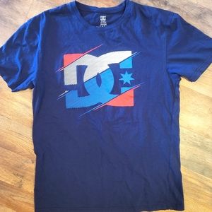 DC mens short sleeve shirt, Large. Navy blue